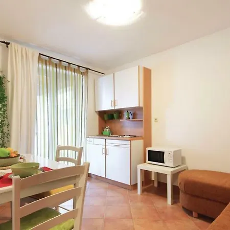 Apartman Ladonja *