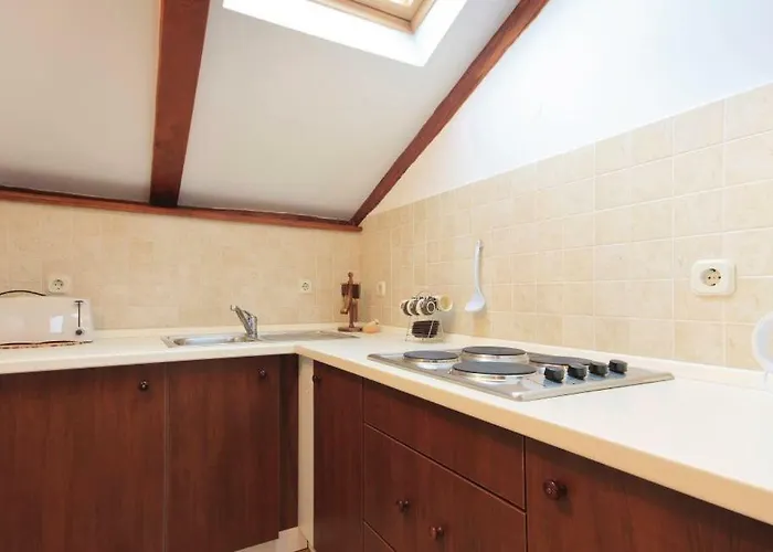 Ladonja Apartment *
