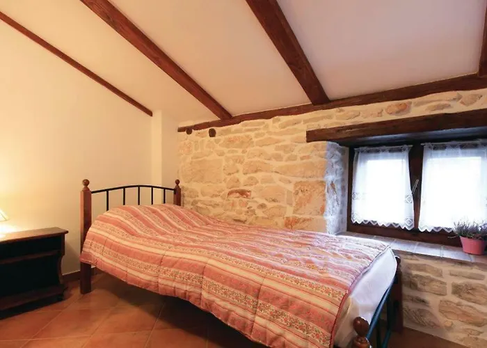 Ladonja Apartment *